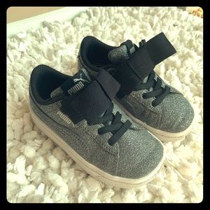 Girls Puma silver Sneakers SZ 7c